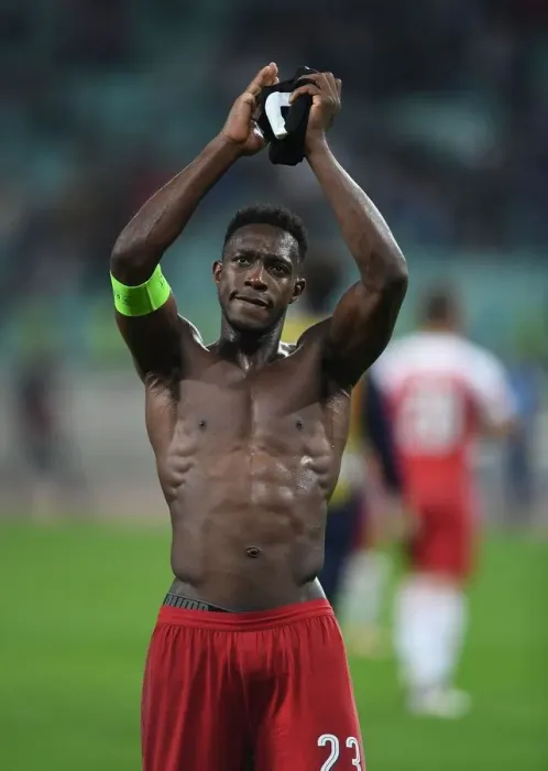 Framed Print : Danny Welbeck's Europa League Victory Celebration with Arsenal Fans in Baku