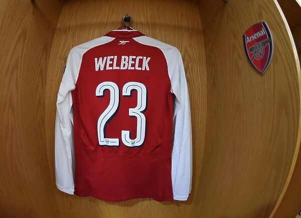 Danny Welbeck's Hanging Shirt in Arsenal Changing Room before Arsenal FC vs BATE Borisov, UEFA Europa League (2017)