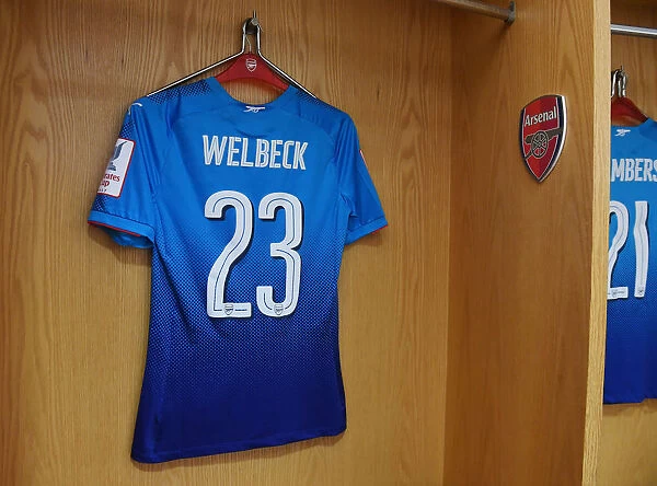 Danny Welbeck's Hanging Shirt: Arsenal's Emirates Cup Showdown against SL Benfica, London 2017
