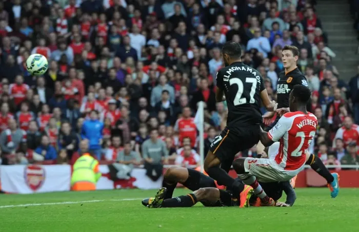 Framed Print : Danny Welbeck's Pressured Goal: Arsenal's Victory over Hull City (2014-15)