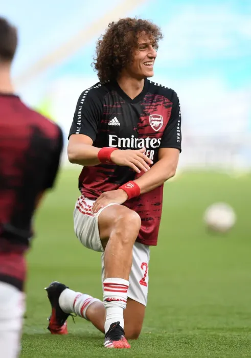 Framed Print : David Luiz Gears Up for FA Cup Semi-Final Clash against Manchester City at Wembley Stadium