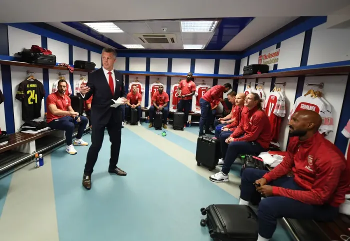 Framed Print : David O'Leary Leads Arsenal Legends Against Real Madrid Legends at Bernabeu