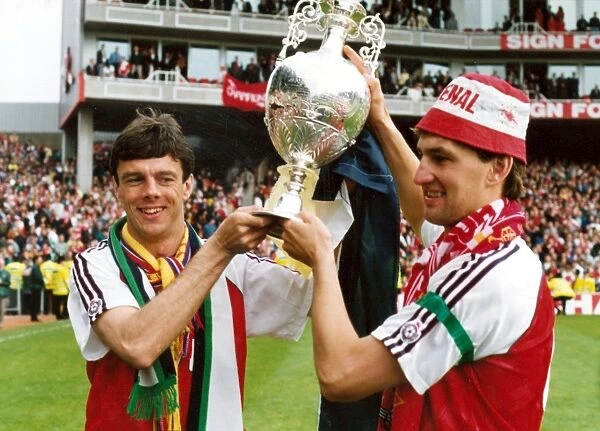 David O'Leary and Tony Adams with the League Championship Trophy