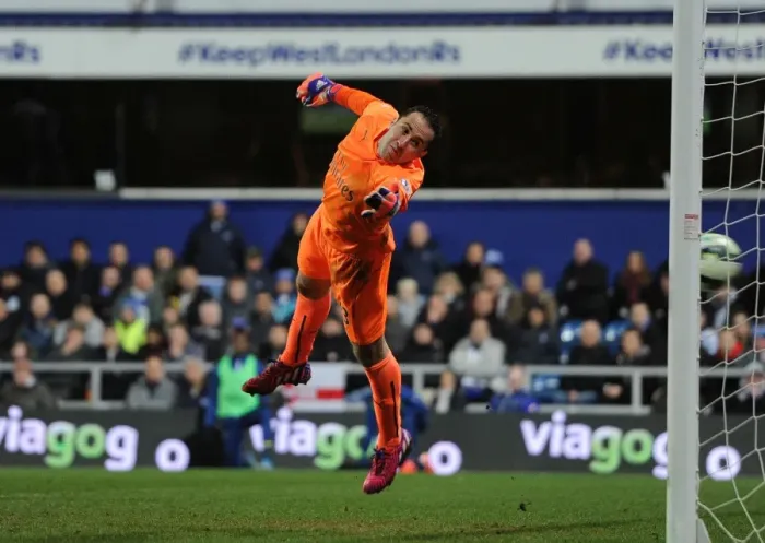 Framed Print : David Ospina: Arsenal Goalkeeper in Action Against Queens Park Rangers (2015) Framed Print : David Ospina: Arsenal Goalkeeper in Action Against Queens Park Rangers (2015)