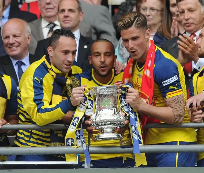Framed Print : David Ospina, Theo Walcott and Olivier Giroud (Arsenal) lift the FA Cup after the match Framed Print : David Ospina, Theo Walcott and Olivier Giroud (Arsenal) lift the FA Cup after the match