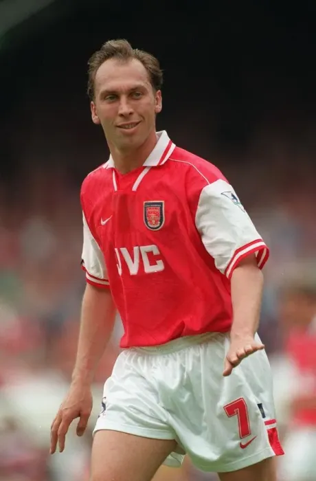 Framed Print : David Platt in Action for Arsenal Football Club Framed Print : David Platt in Action for Arsenal Football Club