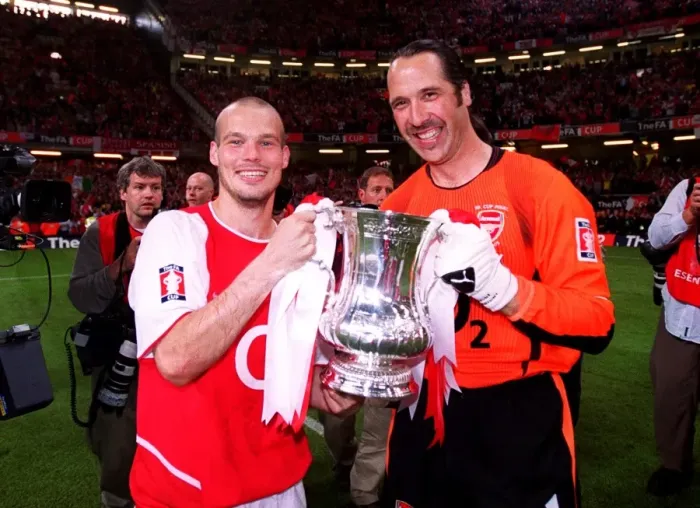 Framed Print : David Seaman anf Freddie Ljungberg (Arsenal) with the FA Cup Trophy Framed Print : David Seaman anf Freddie Ljungberg (Arsenal) with the FA Cup Trophy