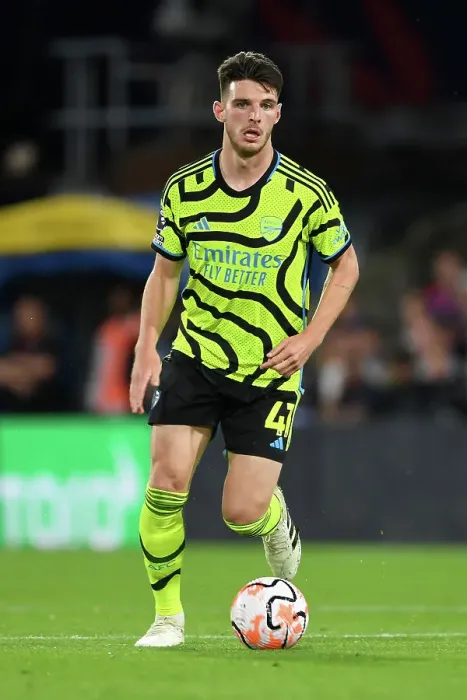 Framed Print : Declan Rice's Charging Run: Arsenal's Thrilling Start to the 2023-24 Premier League Season vs. Crystal Palace