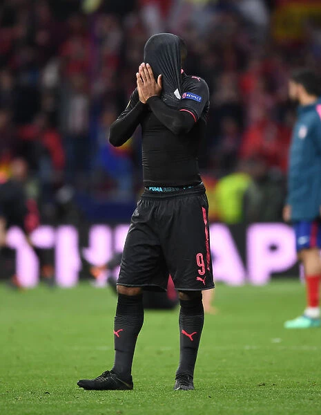 Dejected Alex Lacazette: Atletico Madrid Outshines Arsenal in Europa League Semi-Final