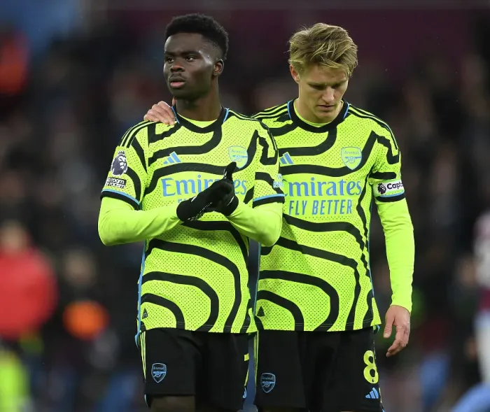Framed Print : Dejected Arsenal Duo: Aston Villa Outshines Gunners in 2023-24 Premier League Clash