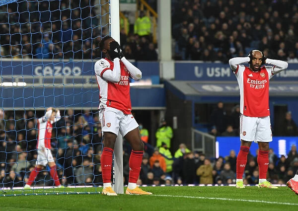 Dejected Nketiah Misses Arsenal Goal Chance vs Everton (Premier League 2020-21)
