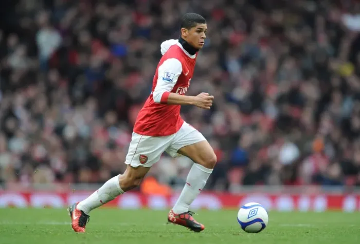 Framed Print : Denilson in Action: Arsenal vs Leeds United, FA Cup 3rd Round, Emirates Stadium