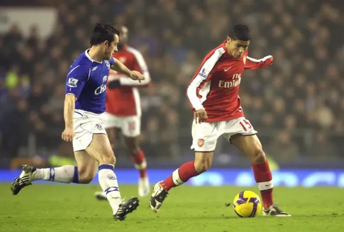 Framed Print : Denilson (Arsenal) Leighton Baines (Everton)
