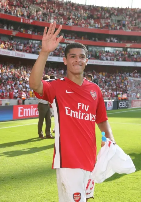 Framed Print : Denilson Celebrates Arsenal's Victory over Stoke City: 4-1 Win at Emirates Stadium, 2009