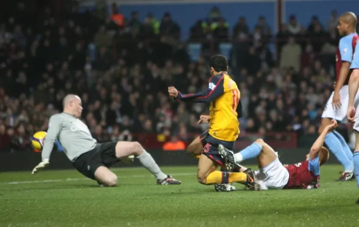 Framed Print : Denilson shoots past Aston Villa goalkeeper Brad Friedel Framed Print : Denilson shoots past Aston Villa goalkeeper Brad Friedel
