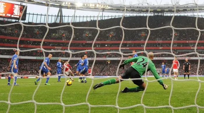 Framed Print : Denilson shoots past Everton goalkeeper Tim Howard to score the 1st Arsenal goal