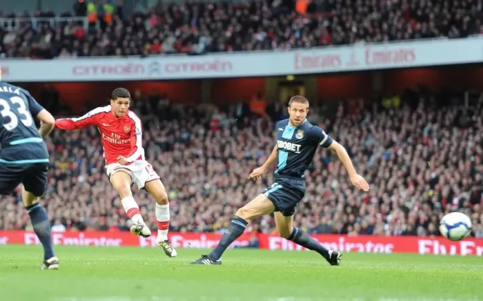 Framed Print : Denilson shoots past Matthew Upson to score the 1st Arsenal goal. Arsenal 2