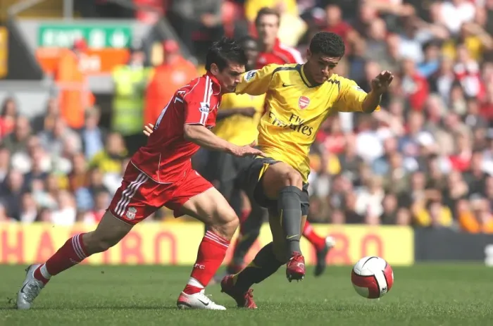 Framed Print : Denilson vs. Gonzalez: Liverpool's Dominance over Arsenal in the 2007 Premier League Clash