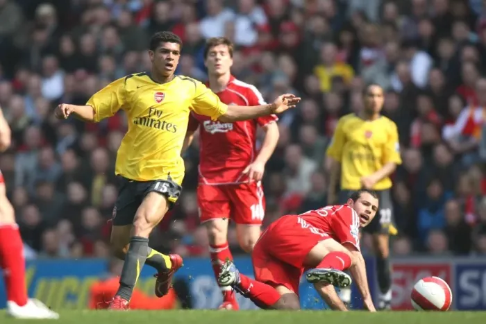 Framed Print : Denilson vs Mascherano: Liverpool's Dominance over Arsenal in the 2007 Premier League Clash