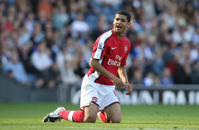 Framed Print : Denilson's Dominance: Arsenal's 4-0 Victory Over Blackburn Rovers, September 13, 2008