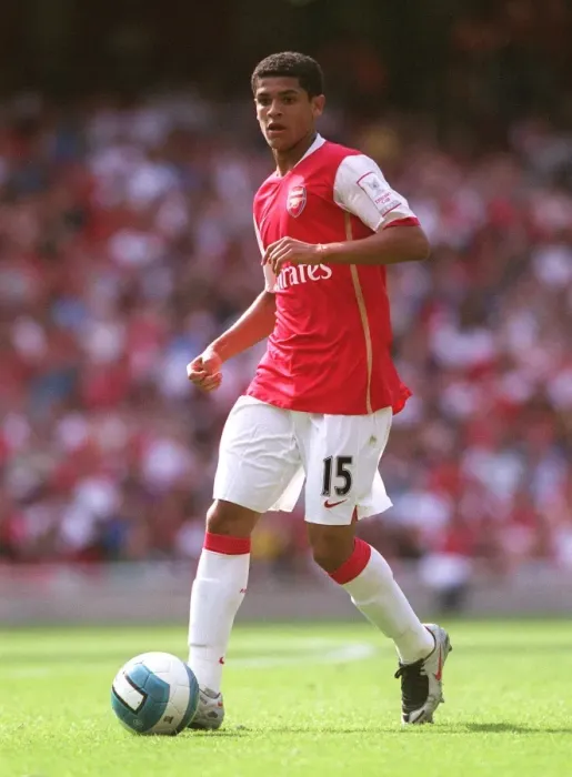 Framed Print : Denilson's Triumph: Arsenal's 2-1 Victory over Paris Saint-Germain at Emirates Cup 2007