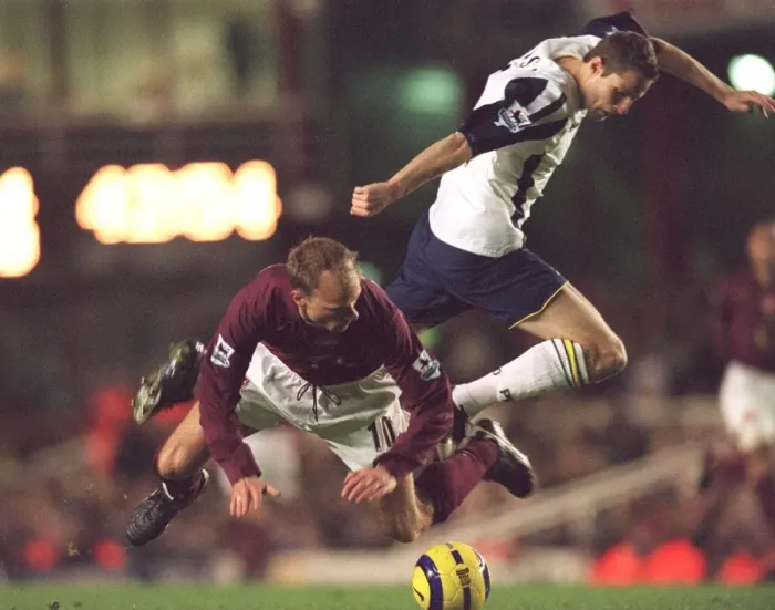 Framed Print : Dennis Bergkamp (Arsenal) Brian Priske (Portsmouth). Arsenal 4: 0 Portsmouth