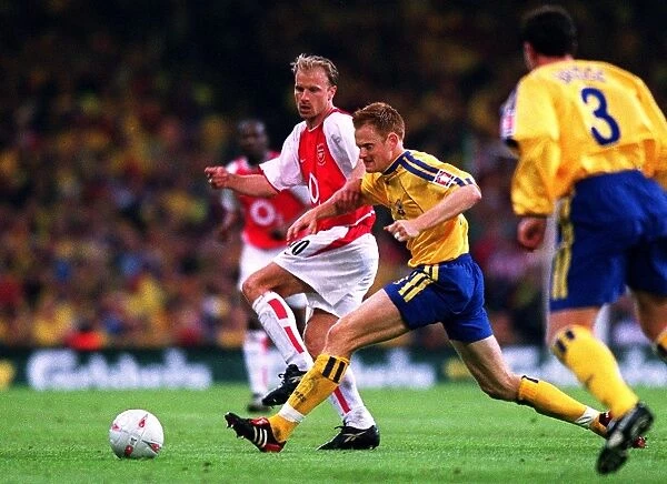 Dennis Bergkamp (Arsenal) Michael Svensson (Southampton)