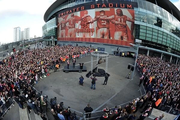 Dennis Bergkamp Honored with Statue Unveiling at Arsenal's Emirates Stadium Before Arsenal vs. Sunderland