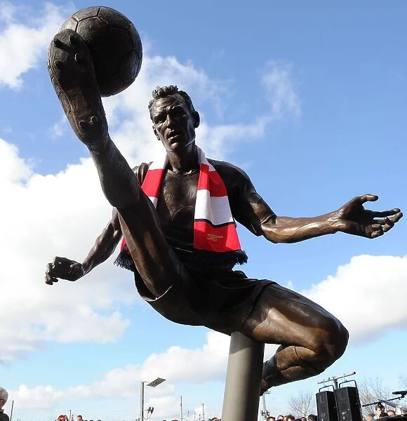 Dennis Bergkamp Statue Unveiled at Arsenal Stadium: Arsenal vs. Sunderland, Premier League 2013-14