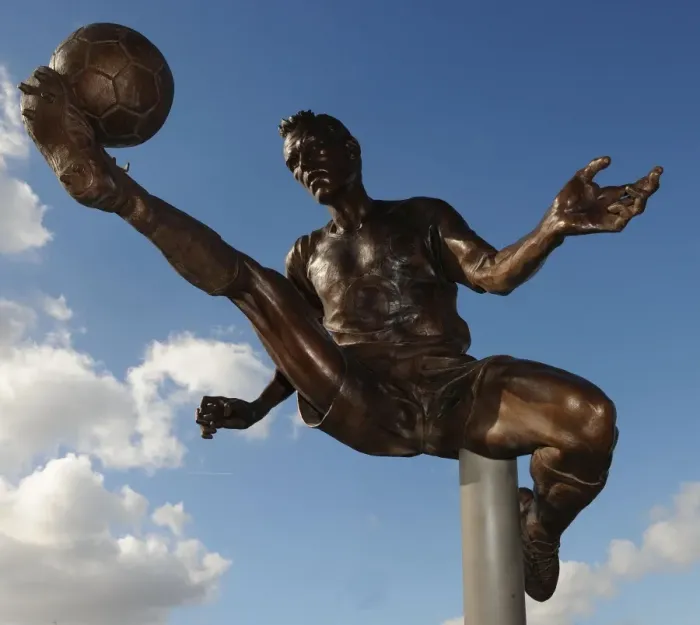 Framed Print : Dennis Bergkamp Statue Unveiled at Arsenal Stadium: Arsenal vs Sunderland, Premier League 2013-14