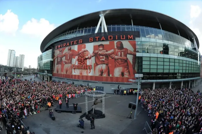 Framed Print : Dennis Bergkamp Tribute: Unveiling of Arsenal Legend's Statue at Emirates Stadium