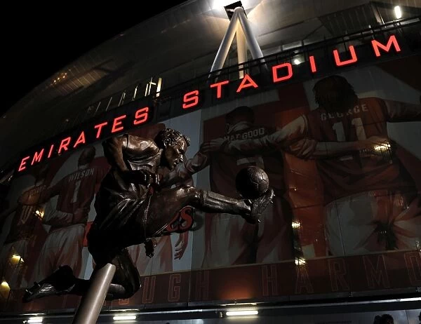 Dennis Bergkamp's Iconic Statue at Emirates Stadium: Arsenal vs Southampton (2015-16)