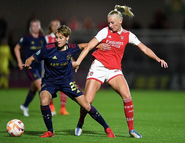Determined Defender Stina Blackstenius Shuts Down Ajax's Isa Kardinaal in Arsenal's Women's Champions League Clash