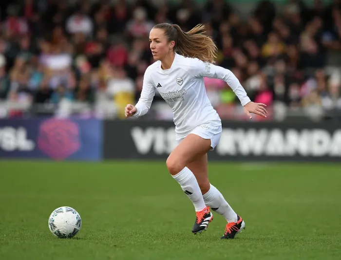 Framed Print : Determined Lia Walti Shines in Arsenal Women's FA Cup Victory over Watford