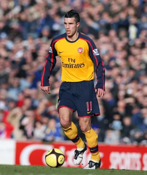 Framed Print : Determined Robin van Persie Leads Arsenal to 0:0 Draw against Cardiff City in FA Cup 4th Round