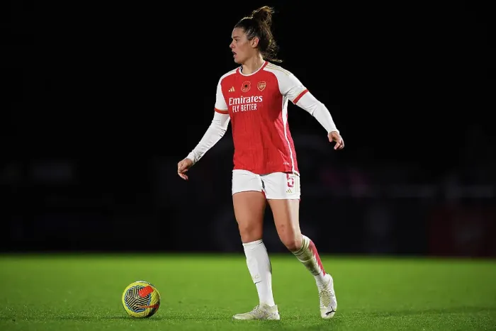 Framed Print : Determined Run of Jennifer Beattie: Arsenal Women vs. Bristol City Women in Conti Cup Clash