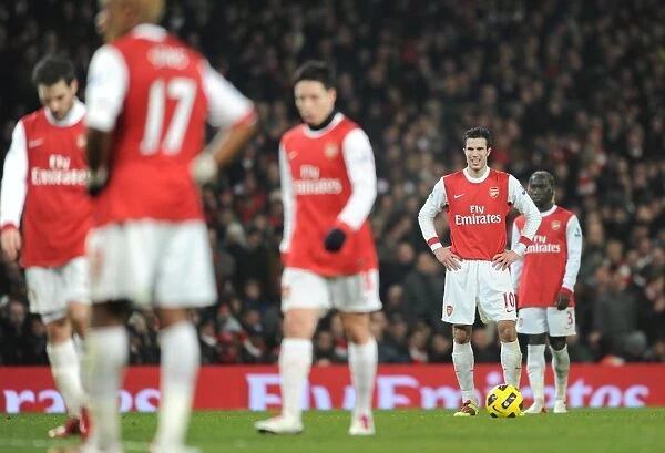 Determined Showdown: Arsenal vs Manchester City 0-0, Robin van Persie's Battle at Emirates, Premier League 2011