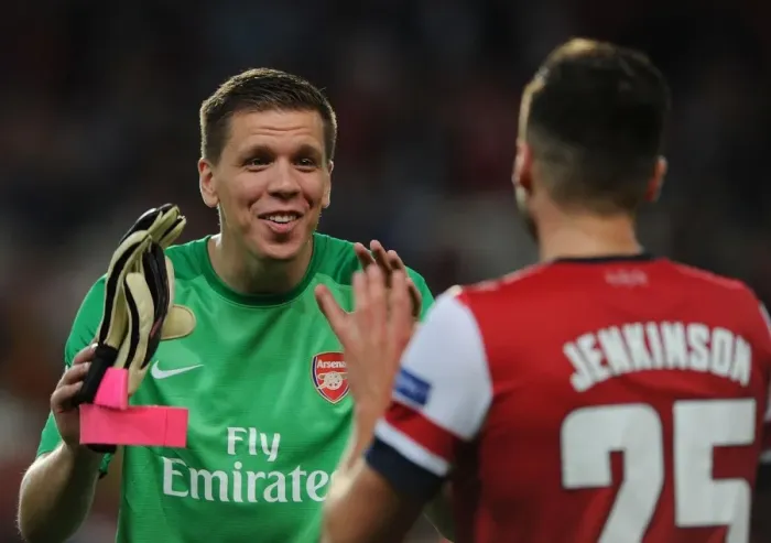 Framed Print : Determined Szczesny in Arsenal's UEFA Champions League Battle: Arsenal FC vs Fenerbahce (2013)