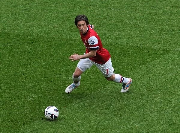 Determined Tomas Rosicky: Arsenal's Battle Against Manchester United (2013)