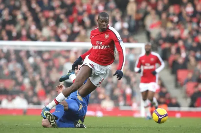 Framed Print : Diaby vs Hughes: Arsenal's Edge over Portsmouth in the Premier League Clash, December 2008 Framed Print : Diaby vs Hughes: Arsenal's Edge over Portsmouth in the Premier League Clash, December 2008
