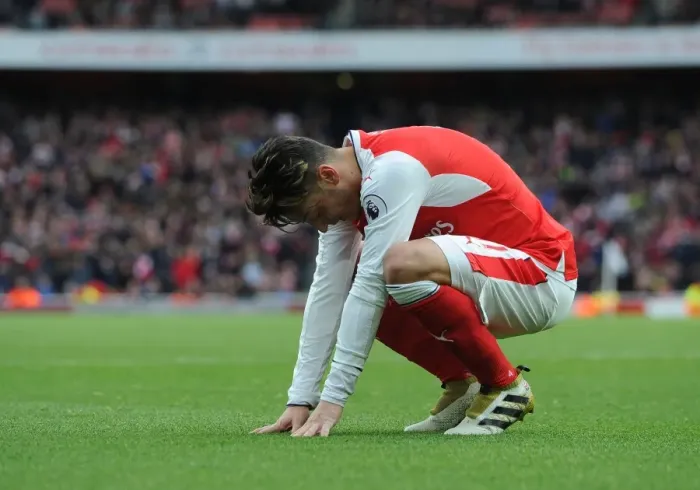 Framed Print : Disappointed Mesut Ozil: Arsenal vs. Tottenham Hotspur, Premier League 2016-17 Framed Print : Disappointed Mesut Ozil: Arsenal vs. Tottenham Hotspur, Premier League 2016-17