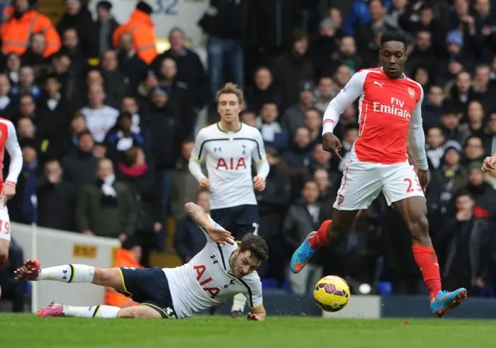 Framed Print : Dodging Danger: Welbeck Evasively Avoids Mason's Challenge in the Intense Arsenal vs. Tottenham Rivalry, Premier League 2014-15