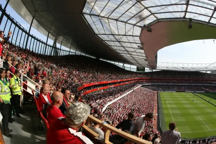 Framed Print : Dominant Chelsea Crushes Arsenal 4-1 in Premier League Showdown at Emirates Stadium, 2009