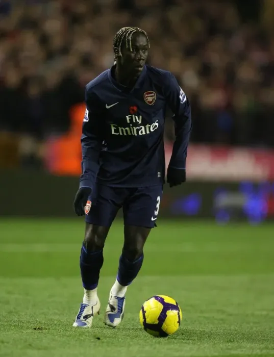Framed Print : Dominant Sagna: Arsenal's 4-1 Victory Over Wolves in the Premier League (2009)