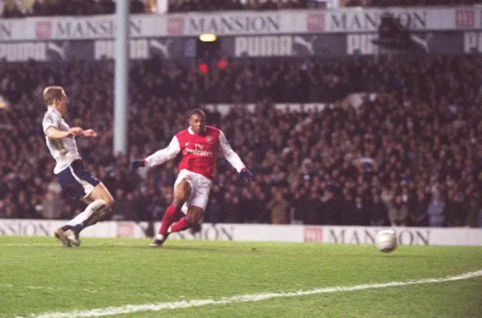 Framed Print : Dramatic Debut: Julio Baptista Scores a Stunner for Arsenal Against Tottenham in Carling Cup Semi-Final