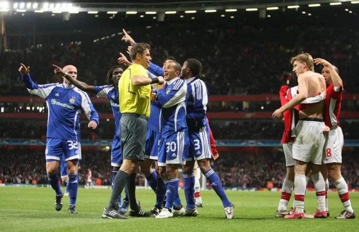 Framed Print : Dynamo Kyiv players protest the Arsenal goal as Nicklas