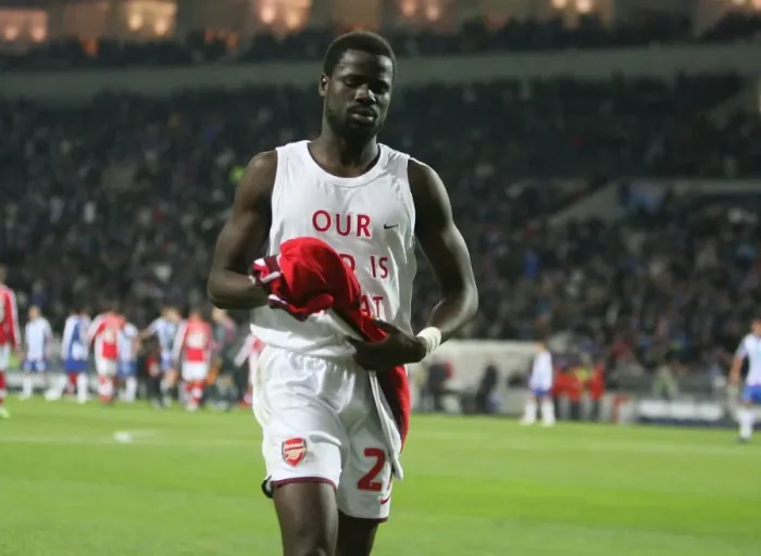 Framed Print : Eboue's Emotional Moment: Arsenal Defender Throws Shirt to Adoring Fans after FC Porto Defeat
