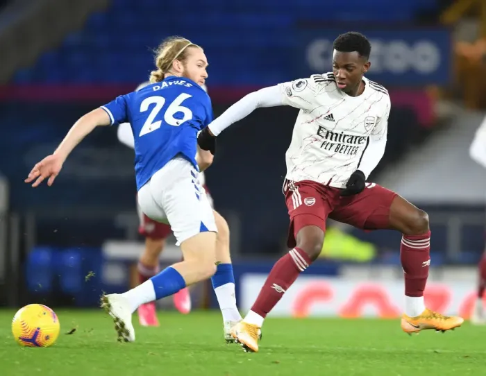 Framed Print : Eddie Nketiah vs Tom Davies: Battle at Goodison Park - Everton vs Arsenal, Premier League 2020-21