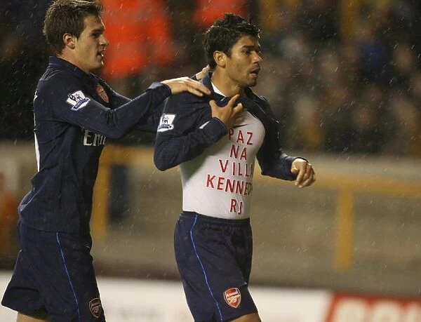 Eduardo and Aaron Ramsey celebrate the 2nd Arsenal goal