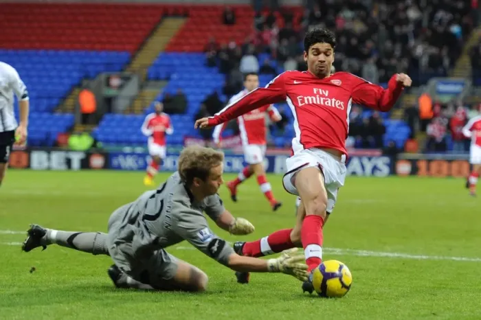 Framed Print : Eduardo (Arsenal) Jussi Jskelainen (Bolton). Bolton Wanderers 0: 2 Arsenal